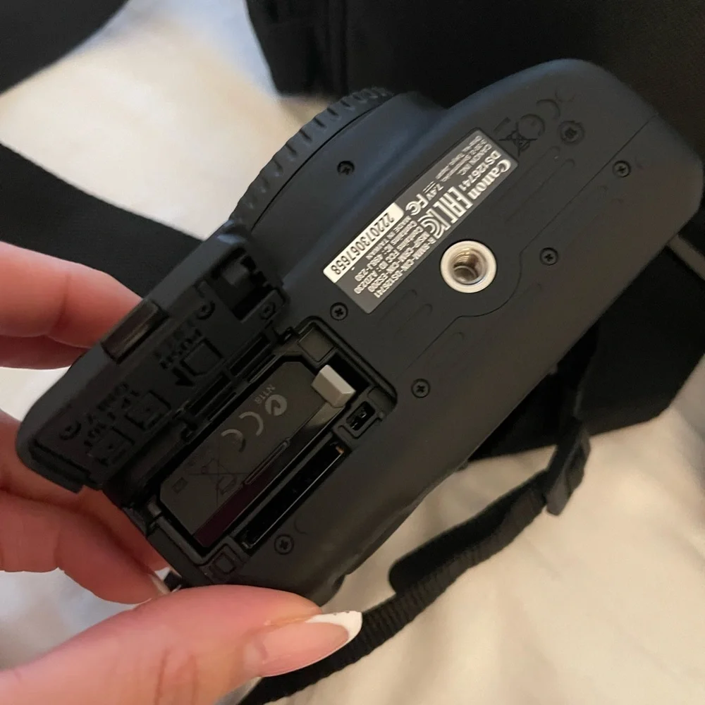 Canon Black Digital Camera with Professional DSLR Design